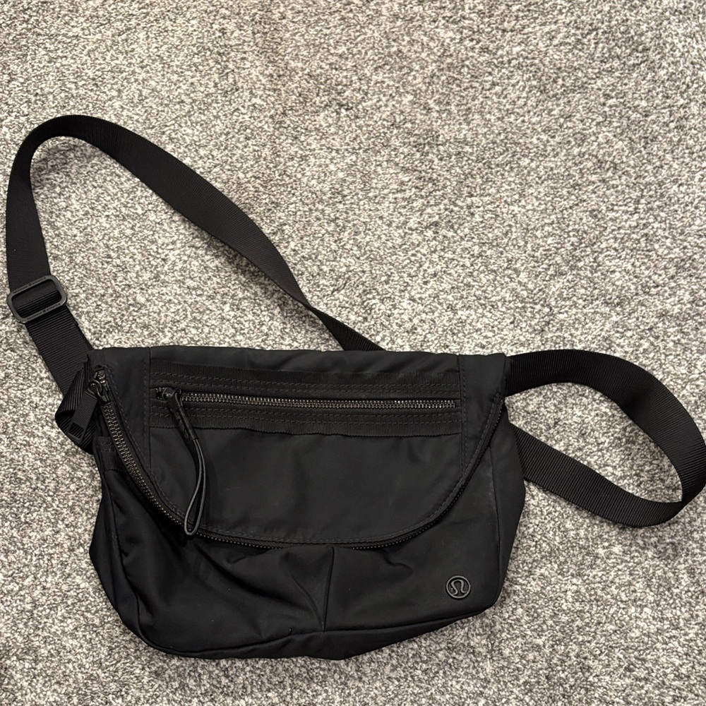 lululemon athletica Black Adjustable Crossbody Belt Bag